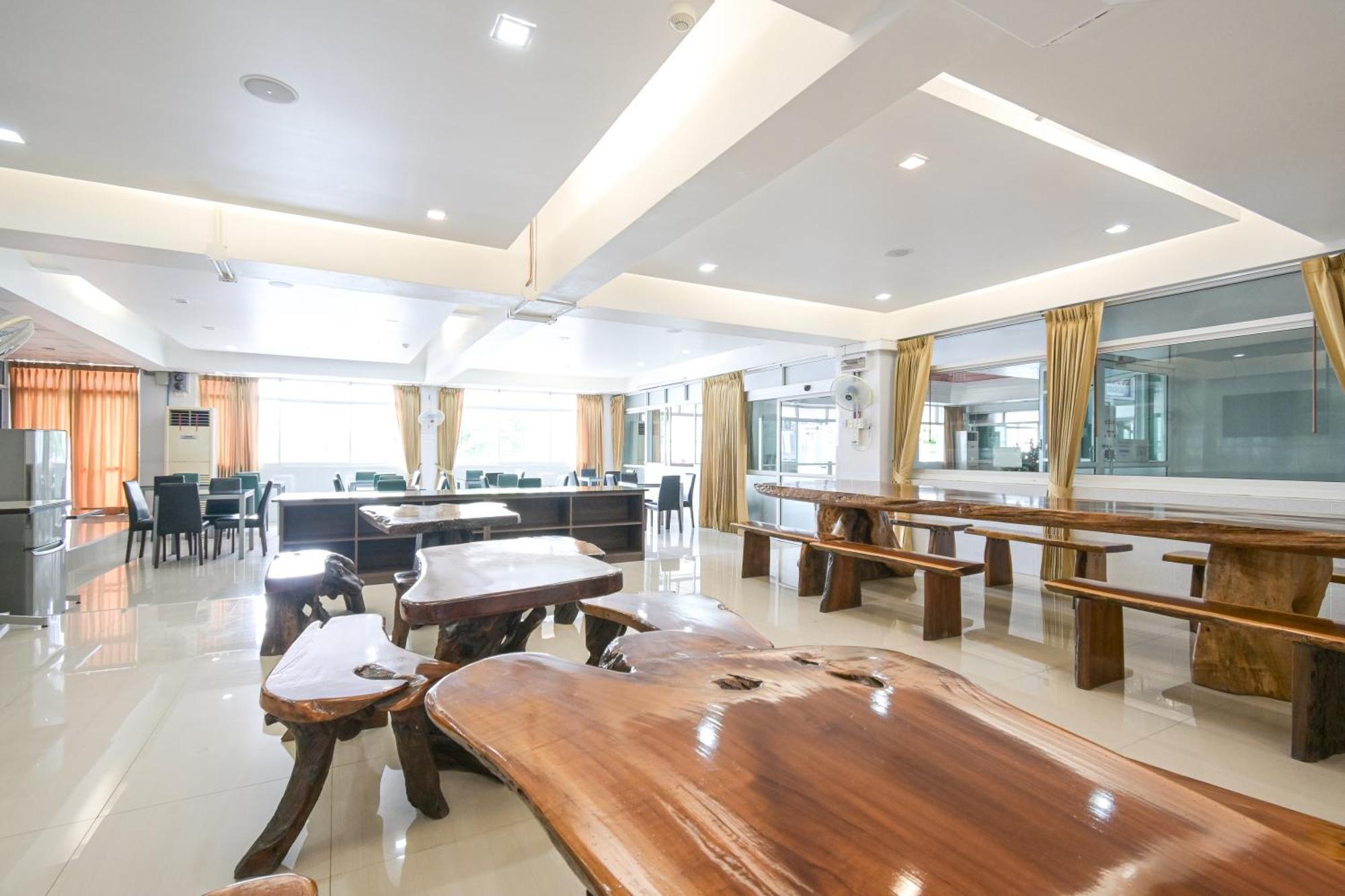 Ac Habitat Bangkok Aparthotel Exterior photo